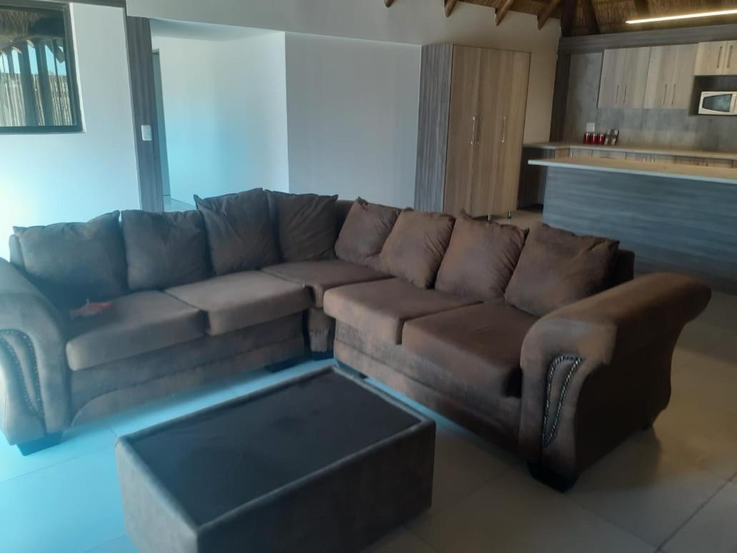 12 On Vaal Drive Guesthouse Vanderbijlpark Exteriér fotografie