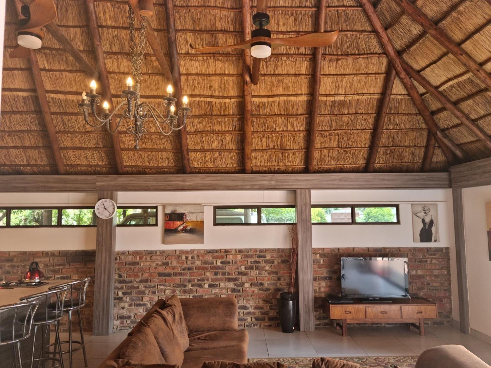12 On Vaal Drive Guesthouse Vanderbijlpark Exteriér fotografie