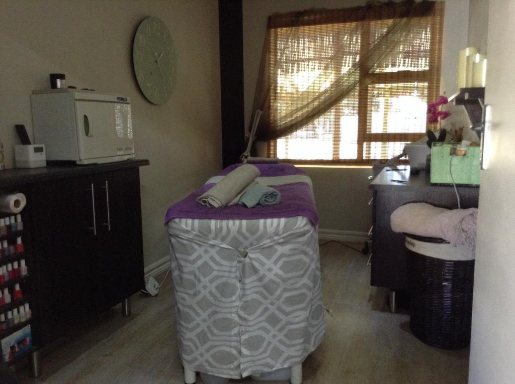 12 On Vaal Drive Guesthouse Vanderbijlpark Exteriér fotografie