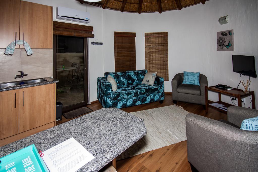 12 On Vaal Drive Guesthouse Vanderbijlpark Exteriér fotografie