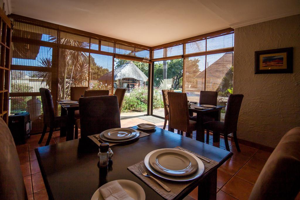 12 On Vaal Drive Guesthouse Vanderbijlpark Exteriér fotografie