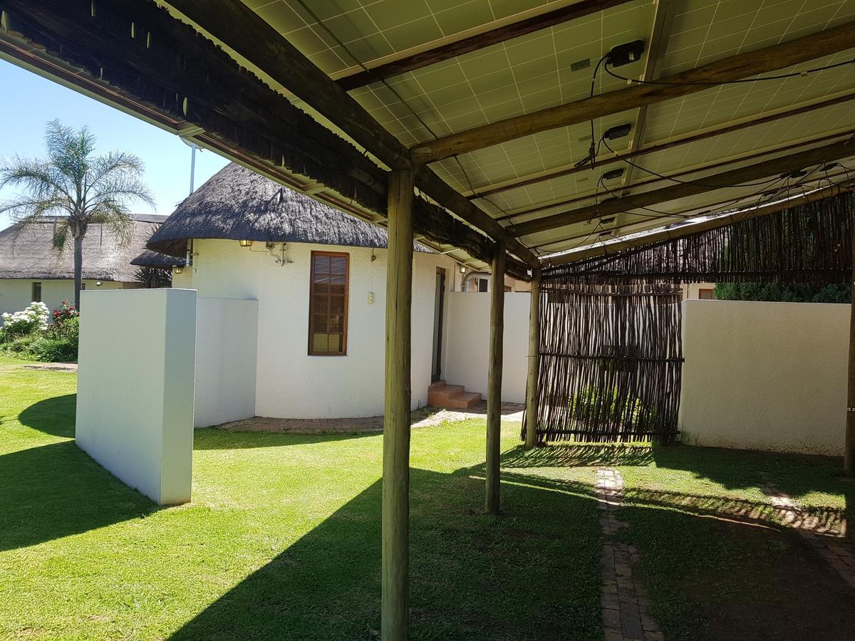 12 On Vaal Drive Guesthouse Vanderbijlpark Exteriér fotografie