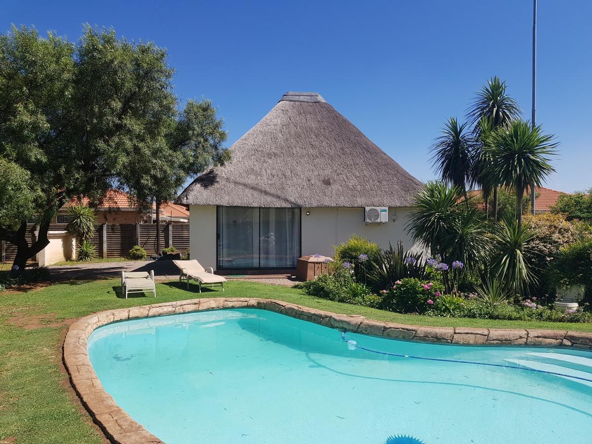 12 On Vaal Drive Guesthouse Vanderbijlpark Exteriér fotografie