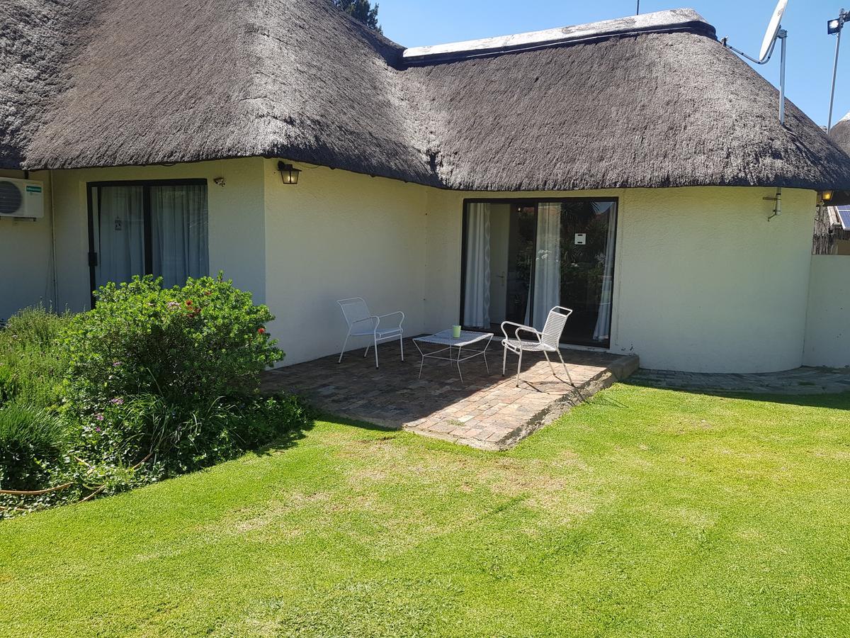 12 On Vaal Drive Guesthouse Vanderbijlpark Exteriér fotografie