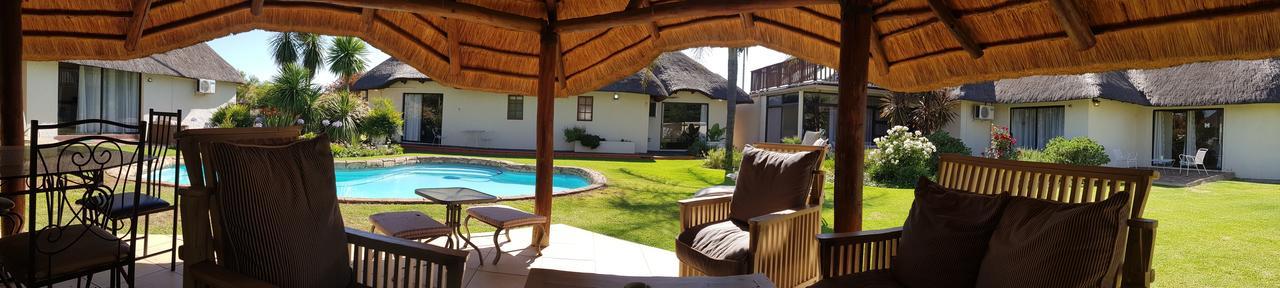 12 On Vaal Drive Guesthouse Vanderbijlpark Exteriér fotografie