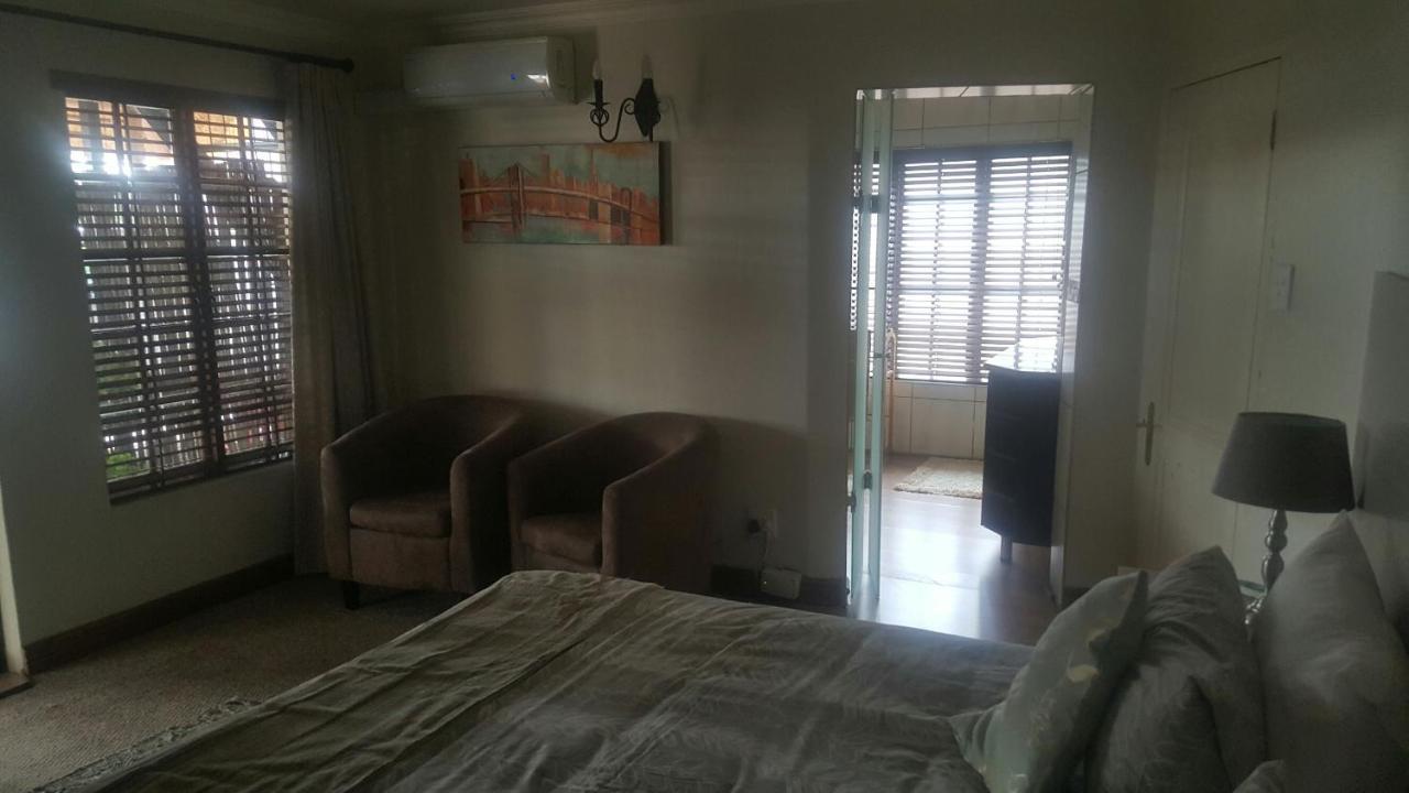 12 On Vaal Drive Guesthouse Vanderbijlpark Exteriér fotografie