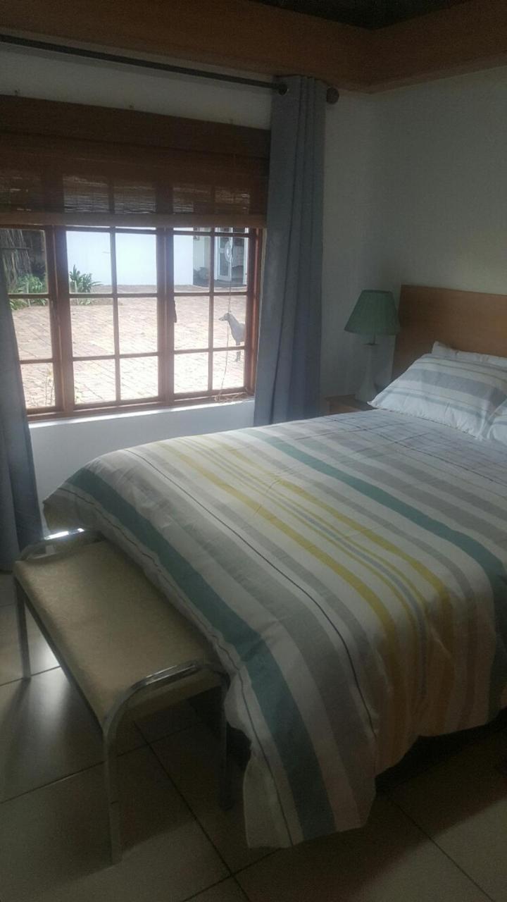 12 On Vaal Drive Guesthouse Vanderbijlpark Exteriér fotografie